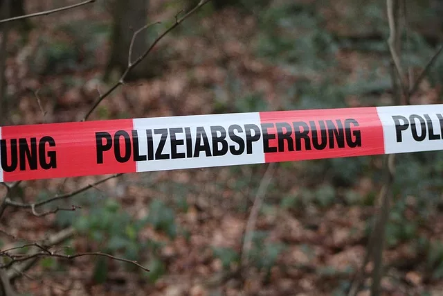 Hockenheim: Geschwister (7 und 9) tot in Wohnung aufgefunden! Abschließend möchten wir sagen, dass der Verlust von zwei jungen Menschenleben in Hockenheim eine Tragödie ist, die uns alle zutiefst betroffen macht. Unsere Gedanken und Gebete sind in dieser schweren Zeit bei den Angehörigen der beiden Jungen. Lassen Sie uns diese Tragödie als einen Aufruf zum Handeln nutzen, um häusliche Gewalt und Missbrauch zu verhindern und eine bessere, sicherere Welt für alle Kinder zu schaffen.