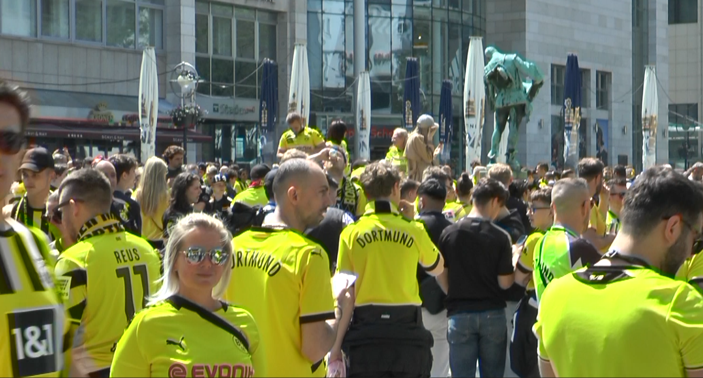 Borussia Dortmund verspielt Deutsche Meisterschaft. 1 Borussia Dortmund verspielt Deutsche Meisterschaft.