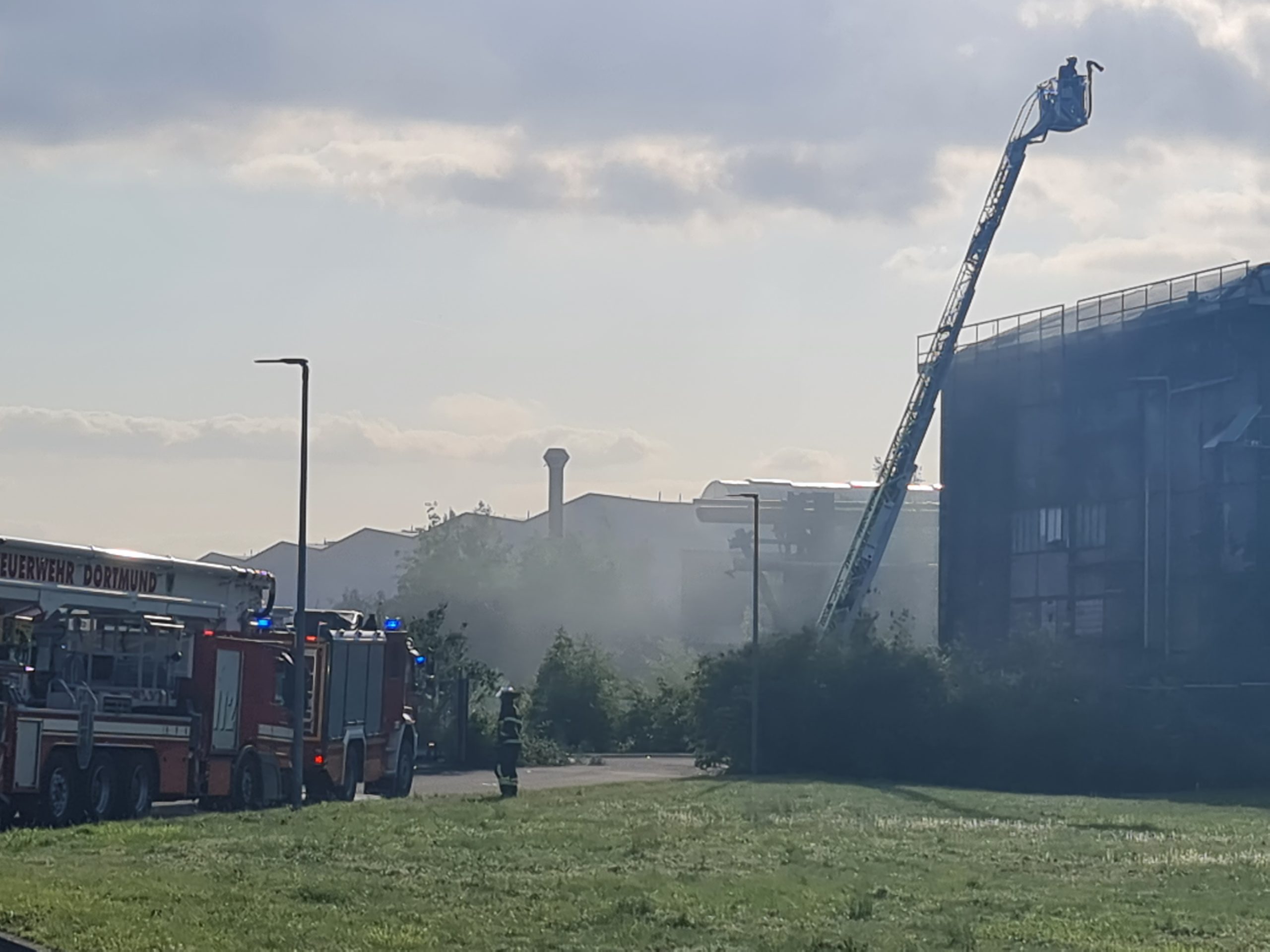 Dortmund: Feuer in einer alten Industrieruine 1 Dortmund: Feuer in einer alten Industrieruine