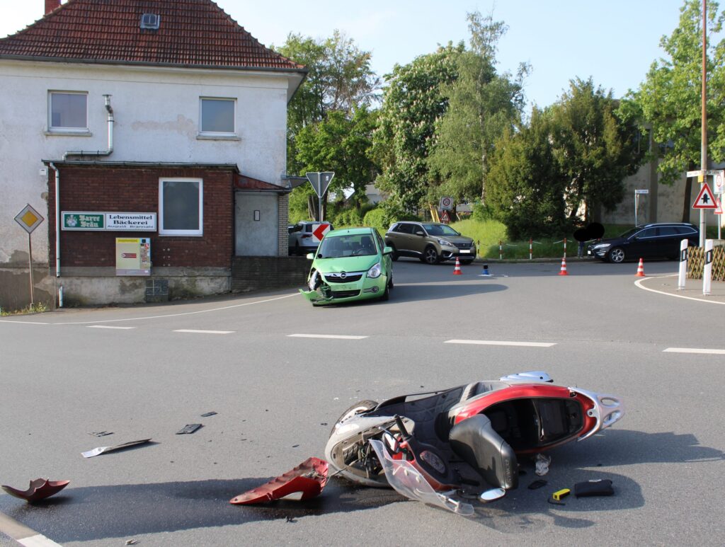Roller-Fahrer bei Unfall verletzt