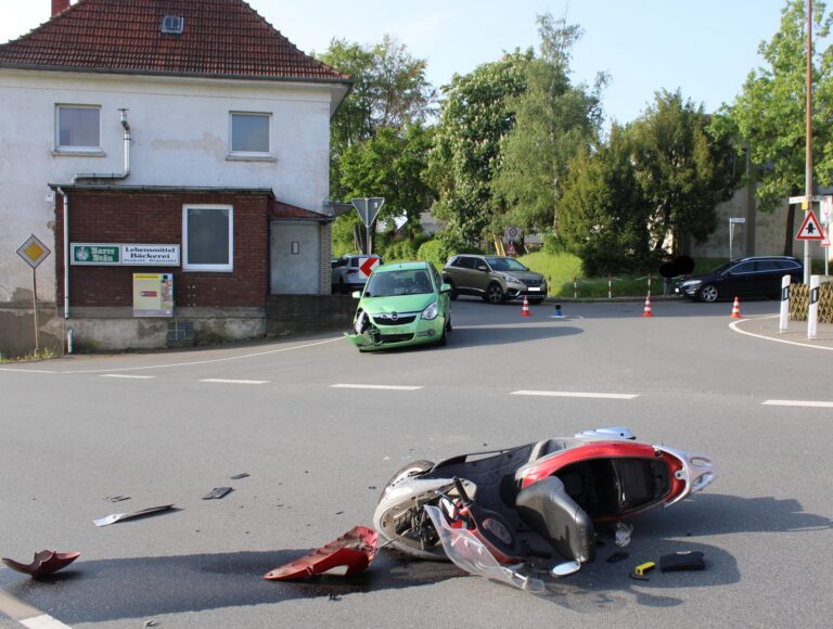 Roller-Fahrer bei Unfall verletzt