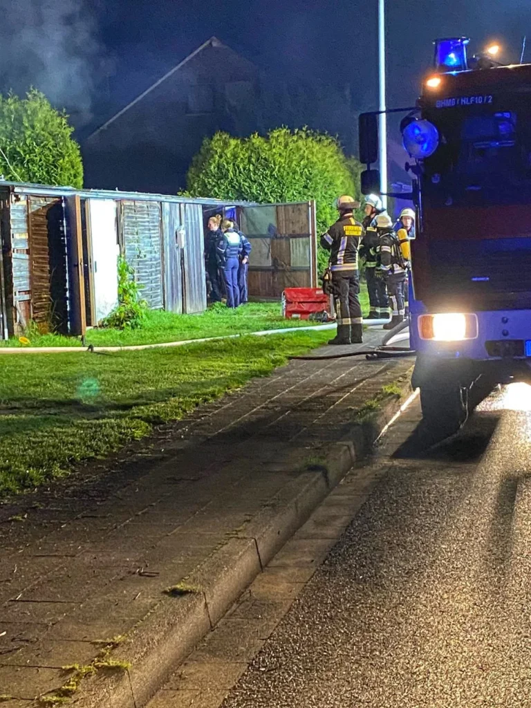 Brand in einer Gartenanlage in Bergheim