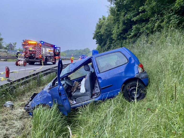 Iserlohn: PKW überschlägt sich auf der Autobahn