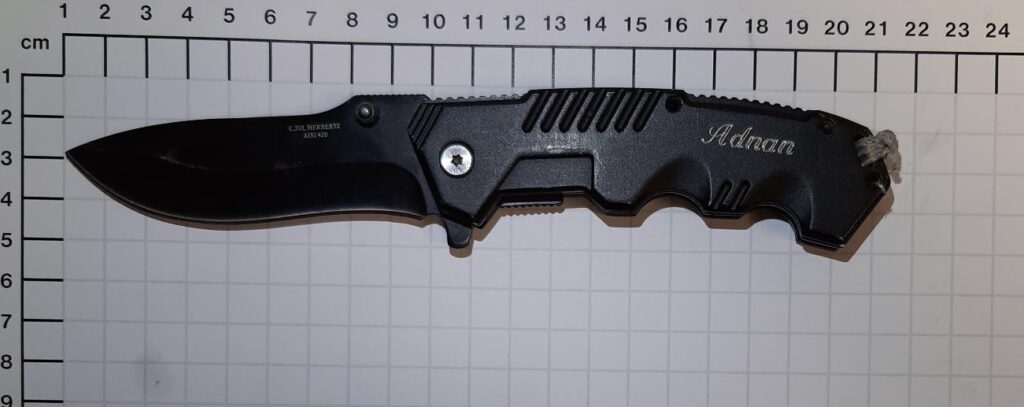 17-Jähriger droht Bundespolizisten mit Messer-Einsatz 1 Schlagezeilen