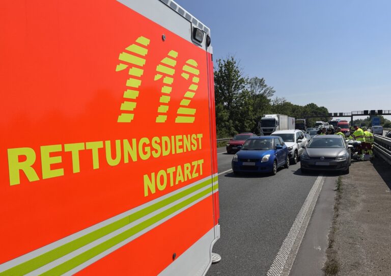 Moers: A 57 Sieben Verletzte bei Verkehrsunfall