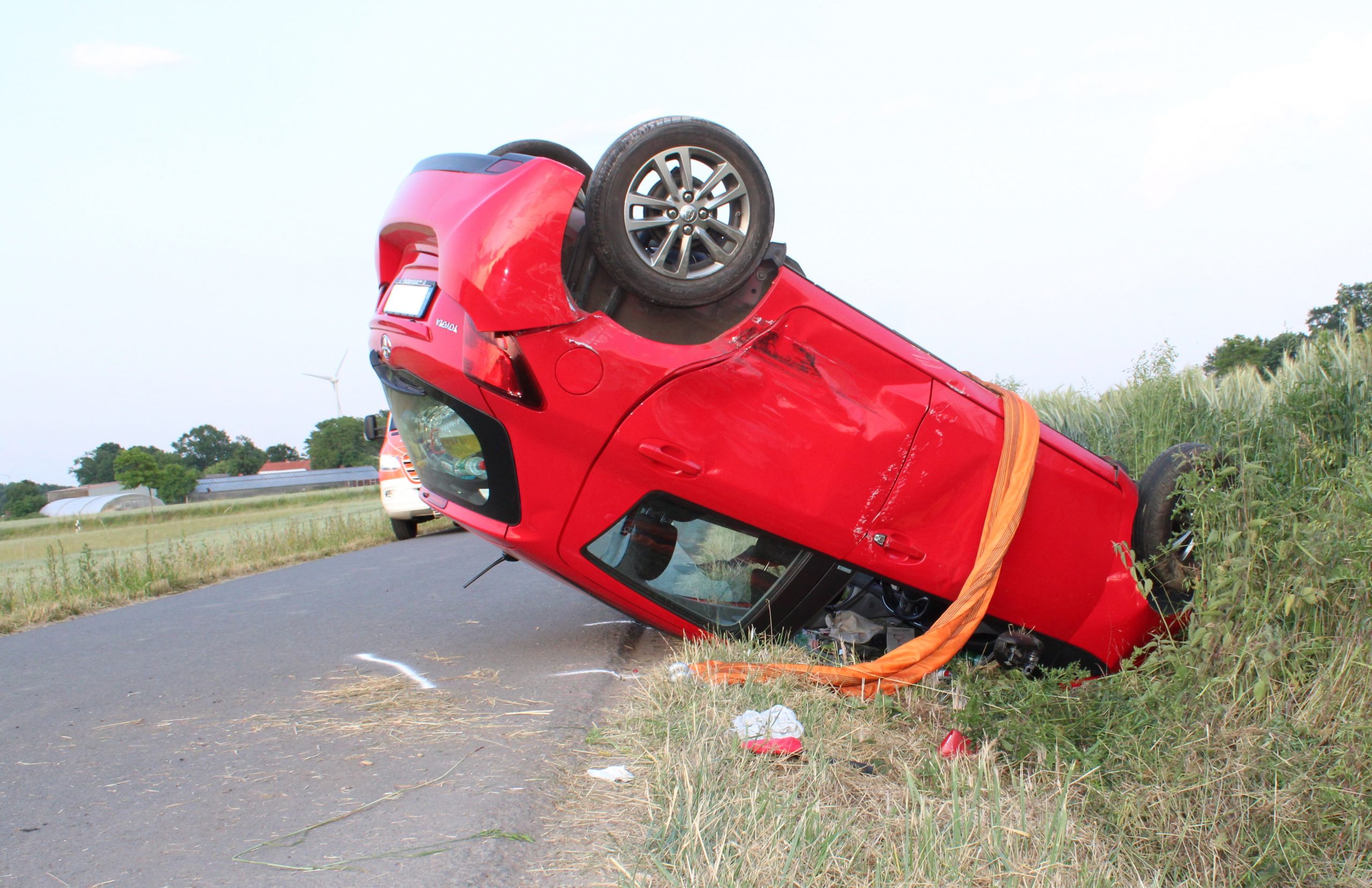 Minden-Lübbecke: Auto überschlägt sich bei Unfall 1 buntes-nrw.de