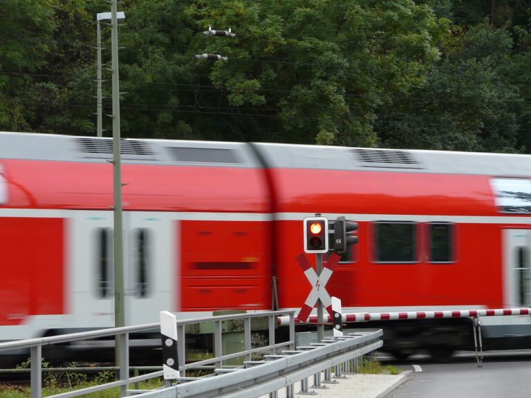 Bocholt-Biemenhorst - Pkw von Zug erfasst