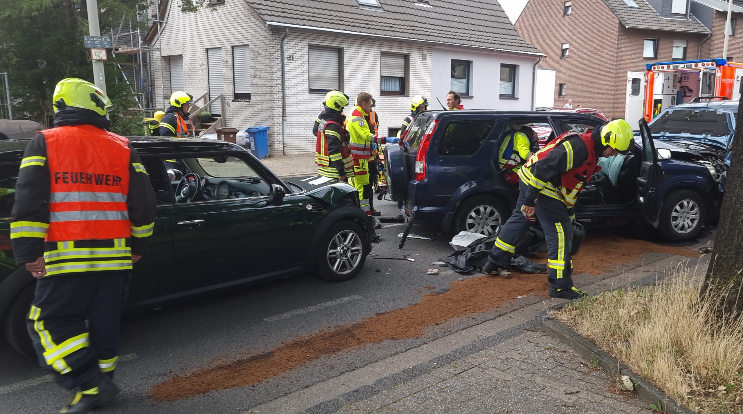 Oberhausen: Pkw gerät auf Gegenfahrbahn 1 Oberhausen: Pkw gerät auf Gegenfahrbahn