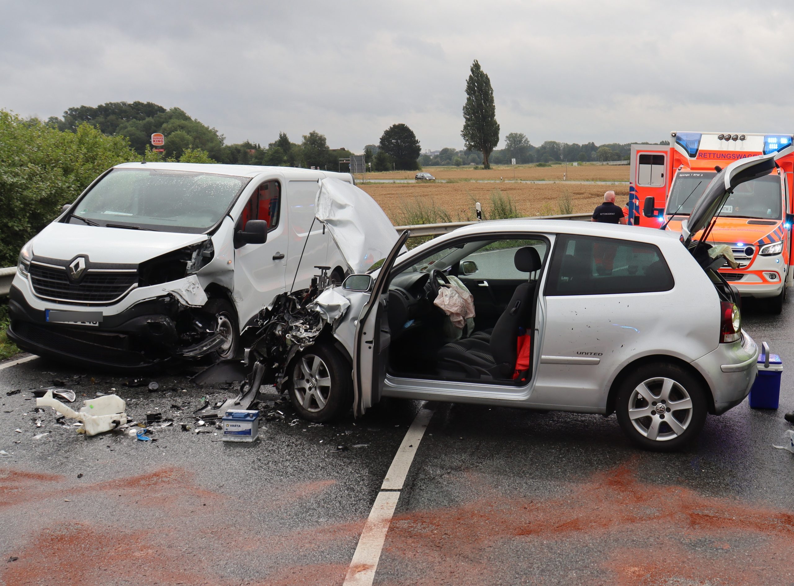 Herford: Verkehrsunfall - VW-Fahrerin gerät in den Gegenverkehr 1 Herford: Verkehrsunfall - VW-Fahrerin gerät in den Gegenverkehr