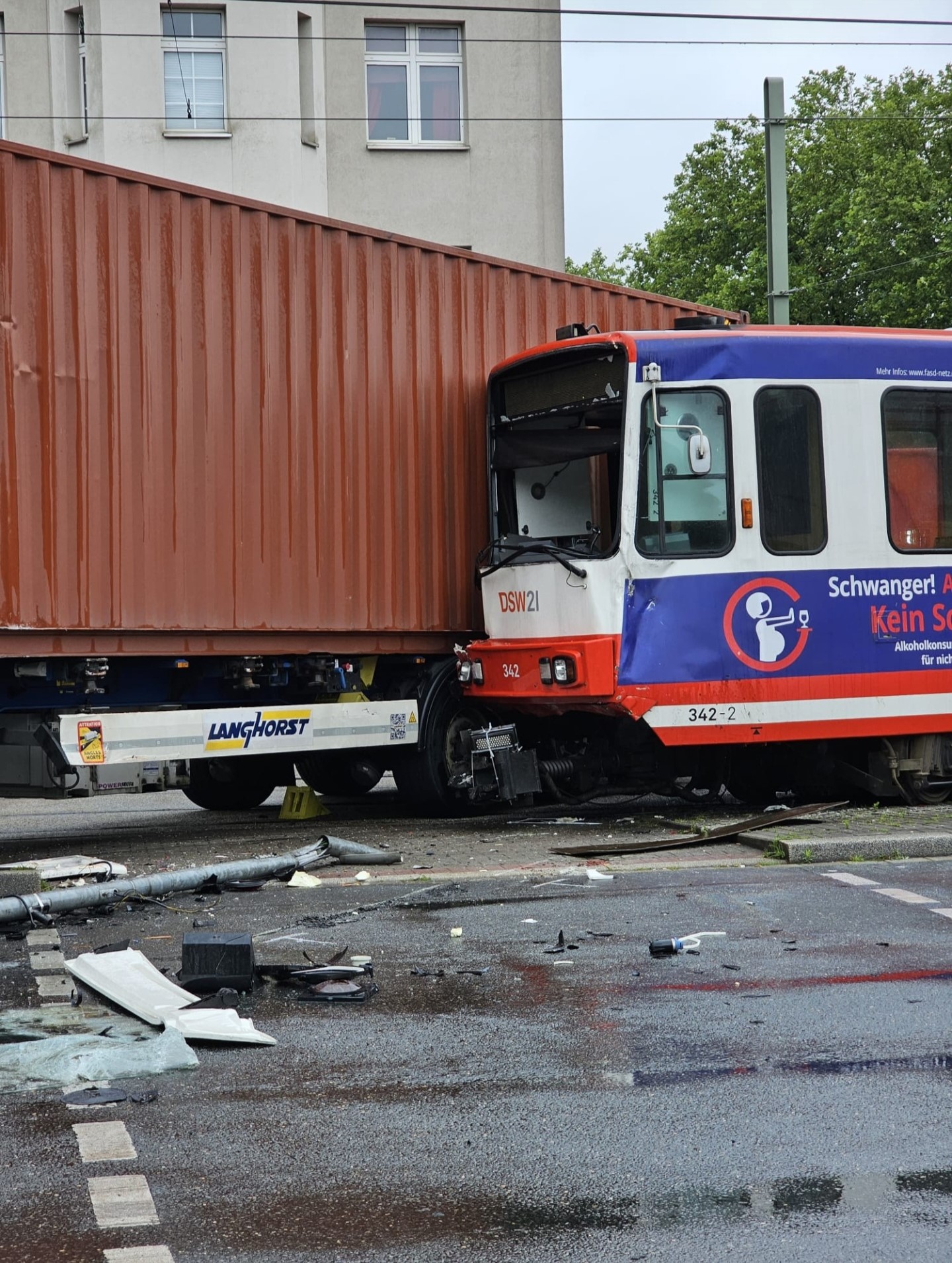 Dortmund: Verkehrsunfall zwischen Straßenbahn und Sattelauflieger