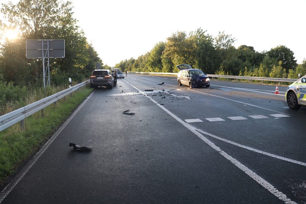 Höxter: 6 Verletzte bei Verkehrsunfall auf der B239