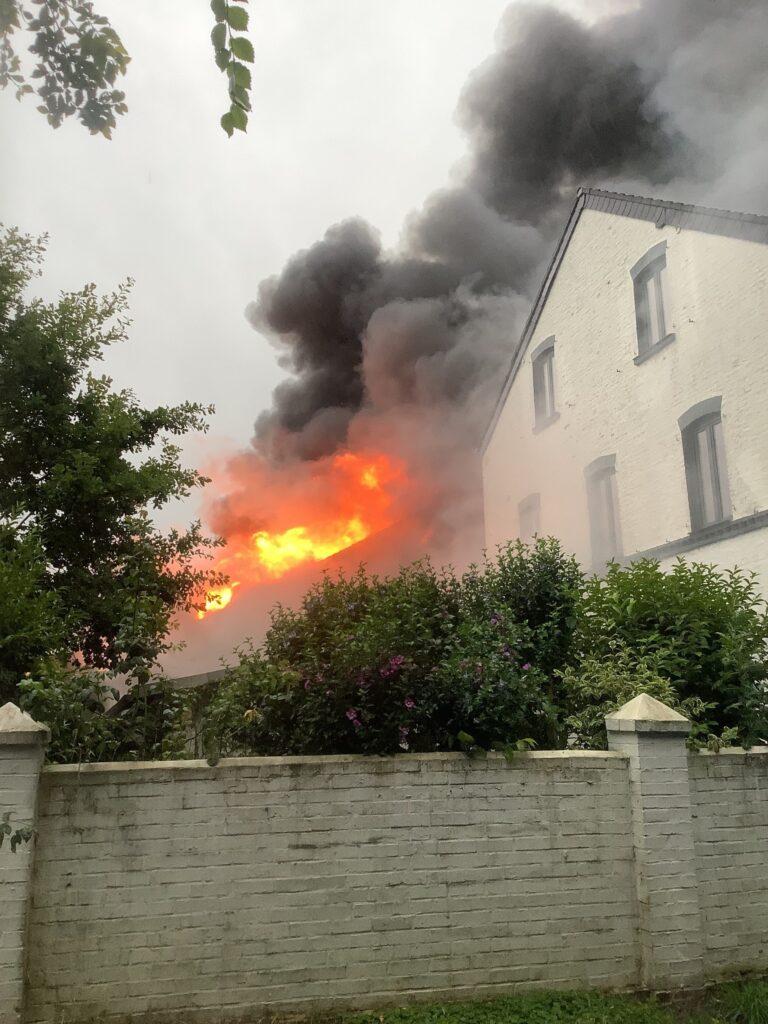 Mettmann - Brand in Gewerbebetrieb