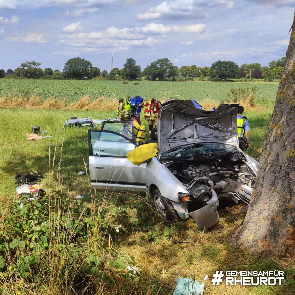 Rheurdt: PKW frontal gegen Baum