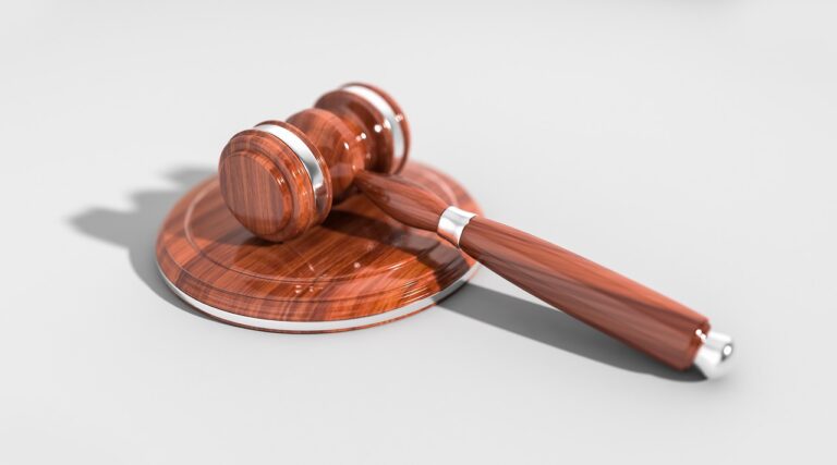 Lüdenscheid-Angeklagter greift Amtsrichter bei der Urteilsverkündung an