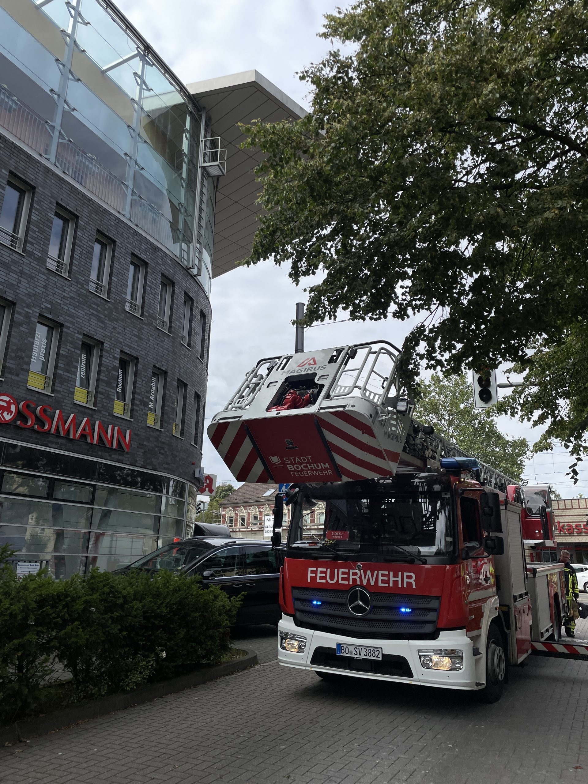 Bochum: Menschenrettung aus einer außenliegenden Aufzugsanlage 1 Bochum: Menschenrettung aus einer außenliegenden Aufzugsanlage