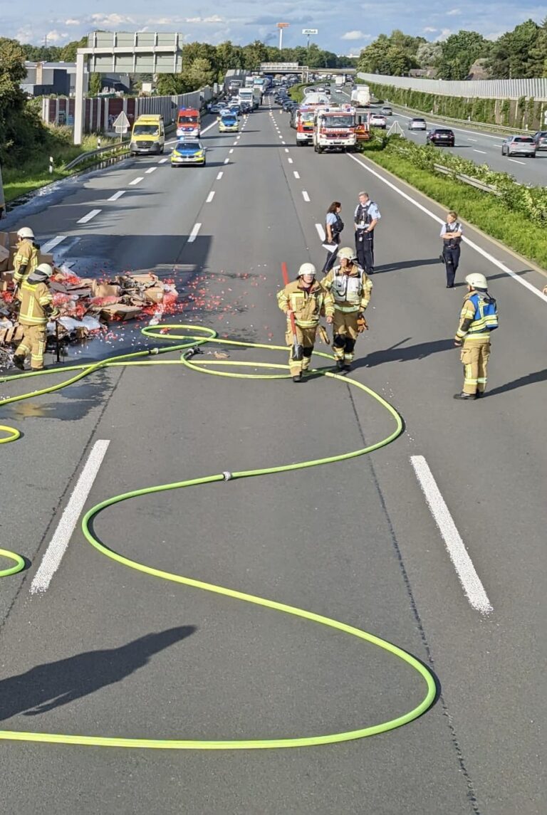 Brennender Bus auf der A40