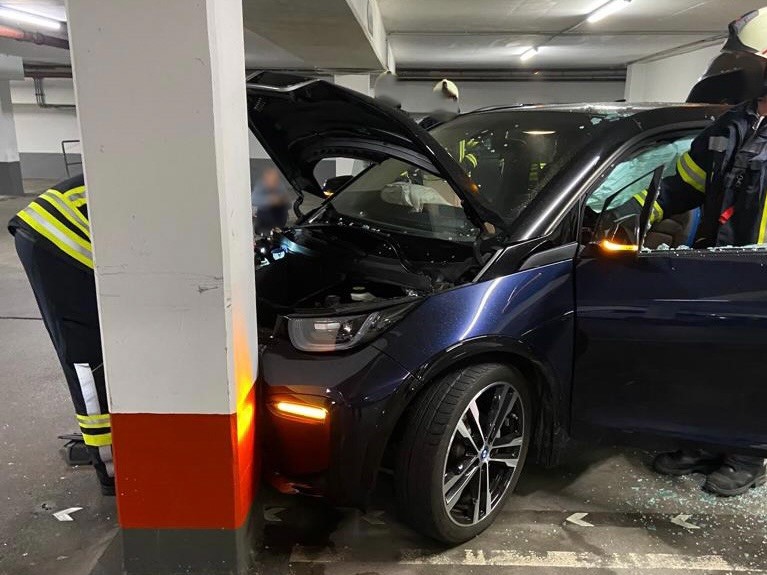 Verkehrsunfall in Tiefgarage