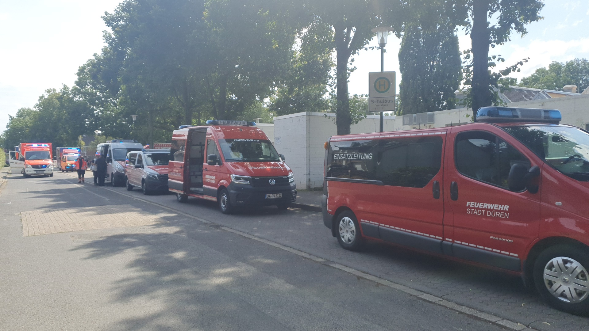 Düren: Großeinsatz für Feuerwehr und Rettungsdienst in Dürener Gesamtschule 1 Anne Frank Gesamtschule