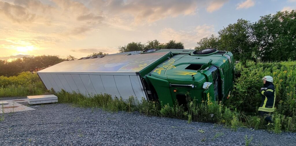 Verkehrsunfall mit LKW auf der BAB 42