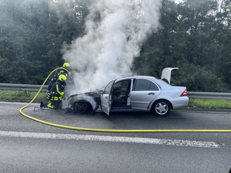 Schwelm: PKW-Brand auf der Autobahn