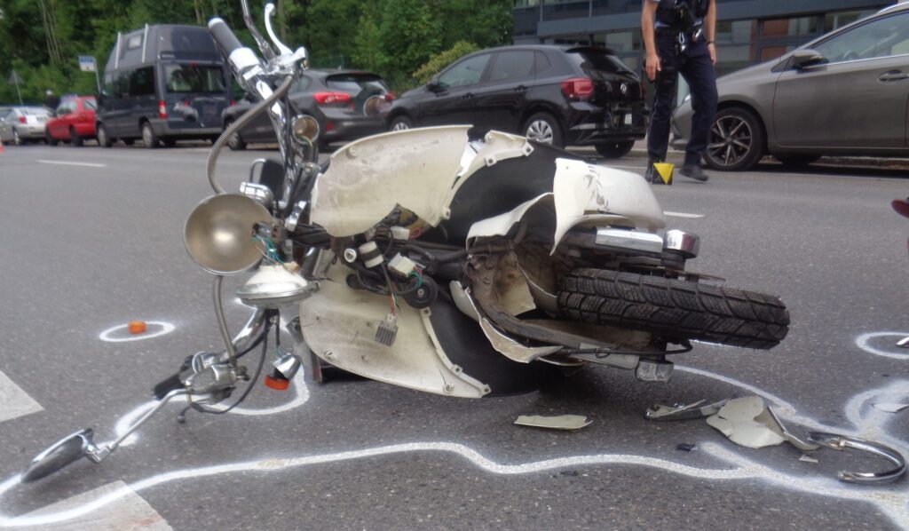 Aachen: Rollerfahrerin wird schwer verletzt