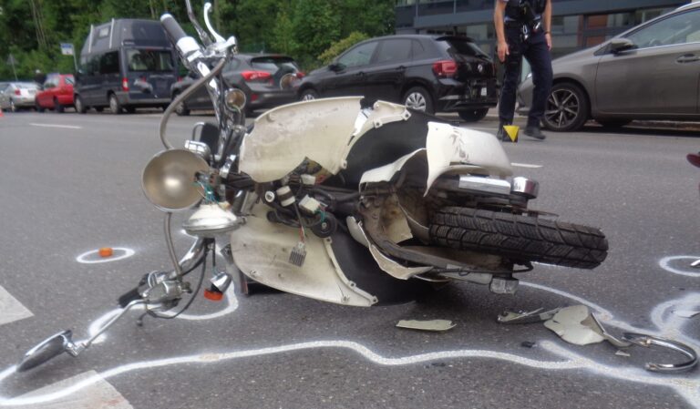 Aachen: Rollerfahrerin wird schwer verletzt