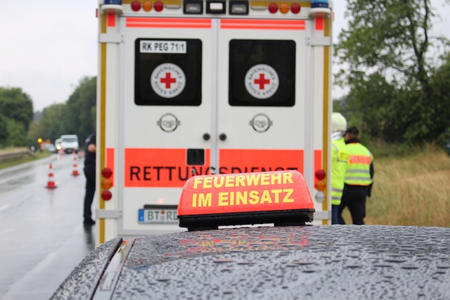 Neuss: Tragischer Verkehrsunfall mit unschuldigem Kind in kritischem Zustand