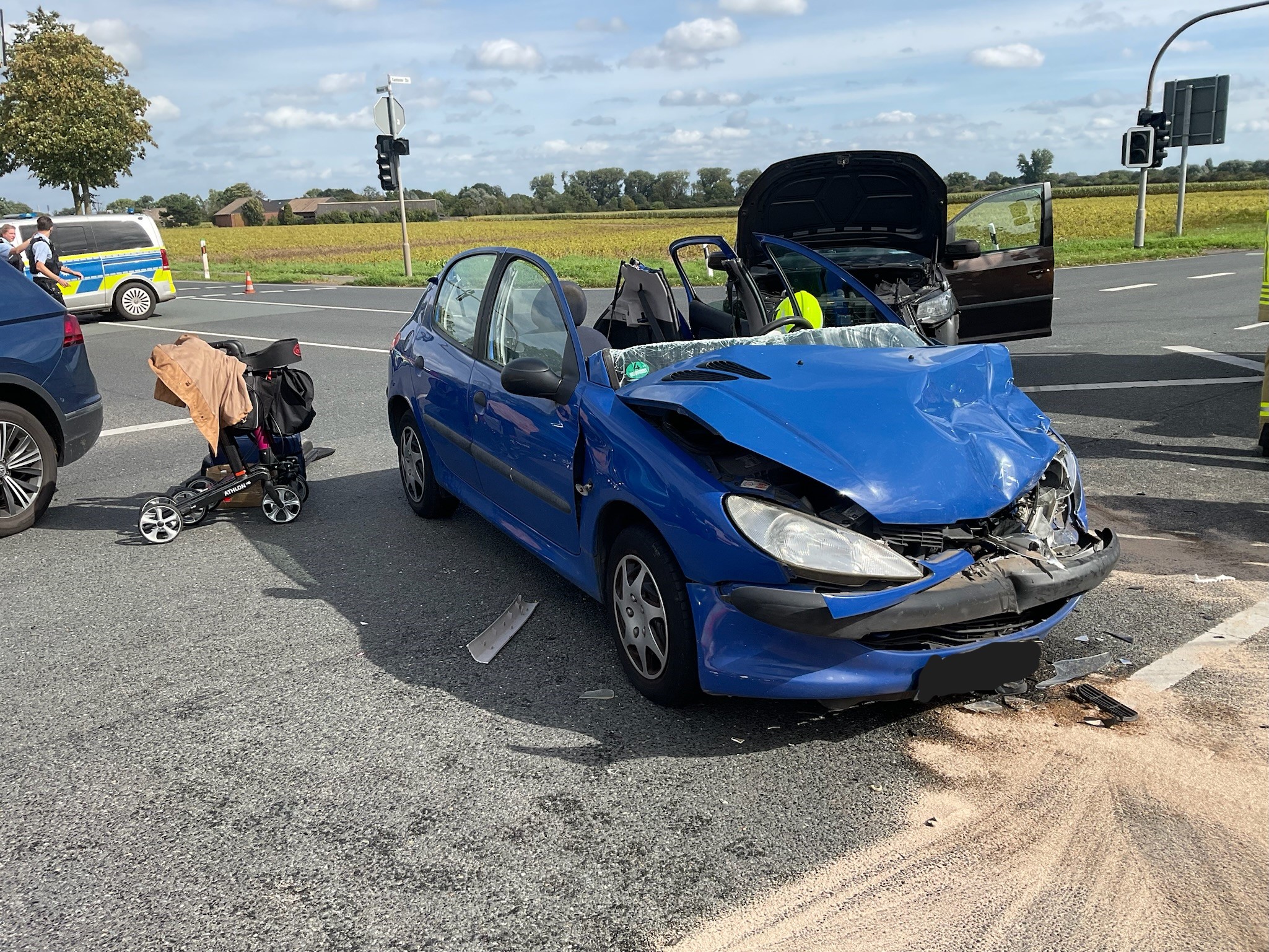 Alpen: Verkehrsunfall mit eingeklemmter Person 1 Alpen: Verkehrsunfall