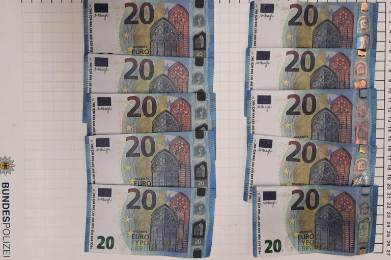 NRW: Flucht vor der Bundespolizei durch die Gleise mit Falschgeld in der Tasche