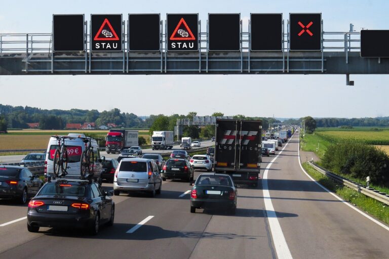 Mehrere Verletzte nach Auffahrunfall am Stauende auf BAB 1