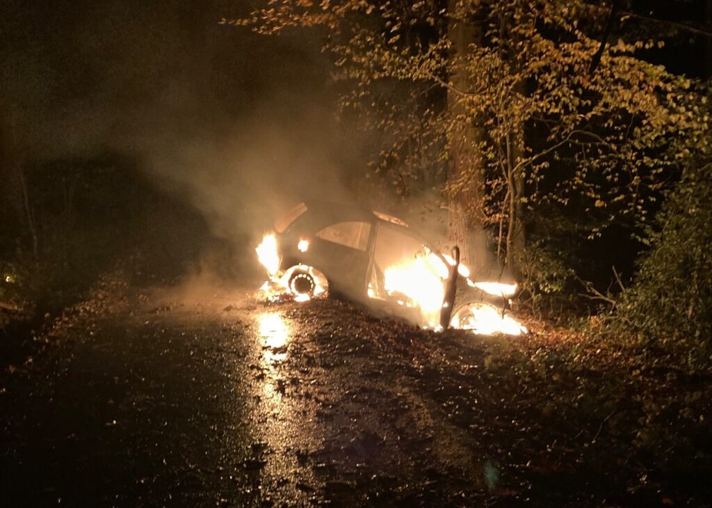 Hagen: Auto brennt nach Unfall in Haspe aus! 1 Top News