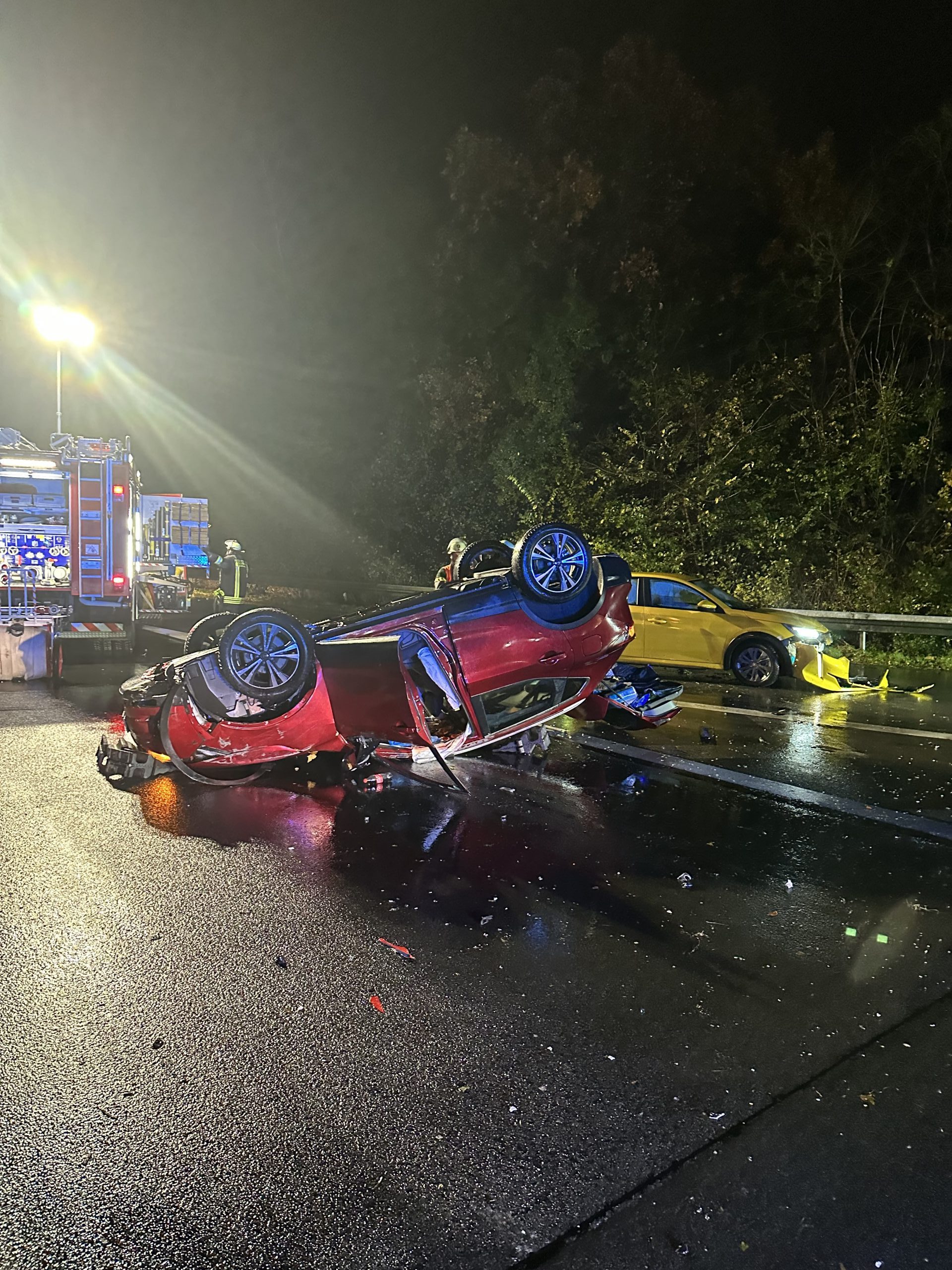 Dortmund: Verkehrsunfall auf der BAB45 - Auto bleibt auf dem Dach liegen 1 Schlagzeilen