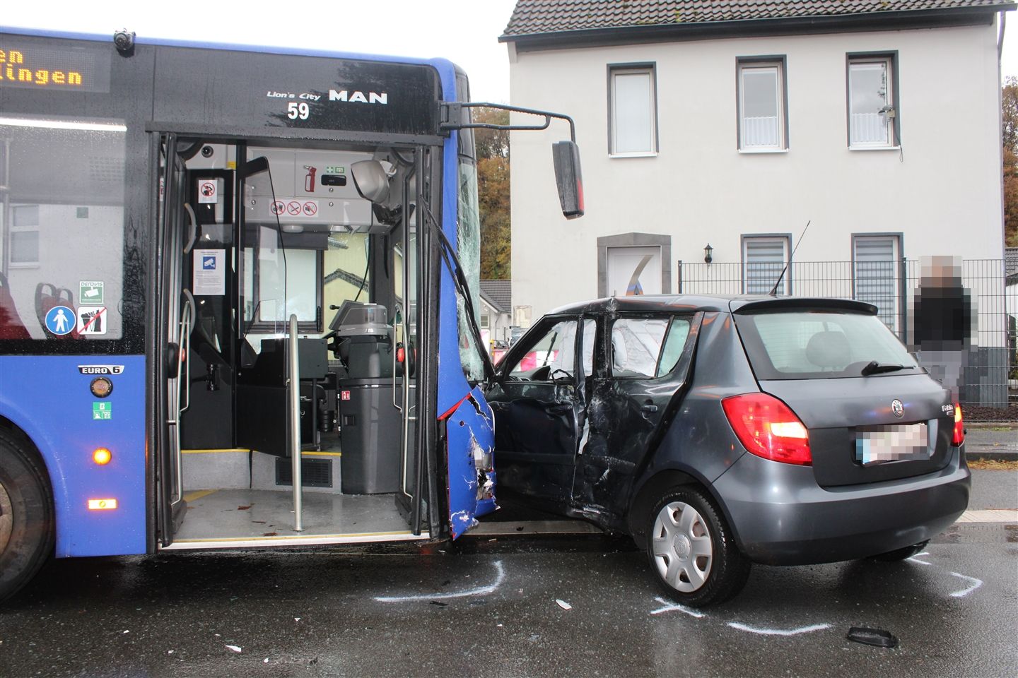 Leichlingen: Zwei Personen bei Wendemanöver von Pkw leicht verletzt 1 Top News