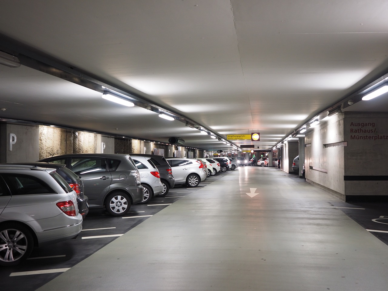 Märkischer Kreis: Autoaufbrüche in Parkhaus 1 Märkischer Kreis: Autoaufbrüche in Parkhaus