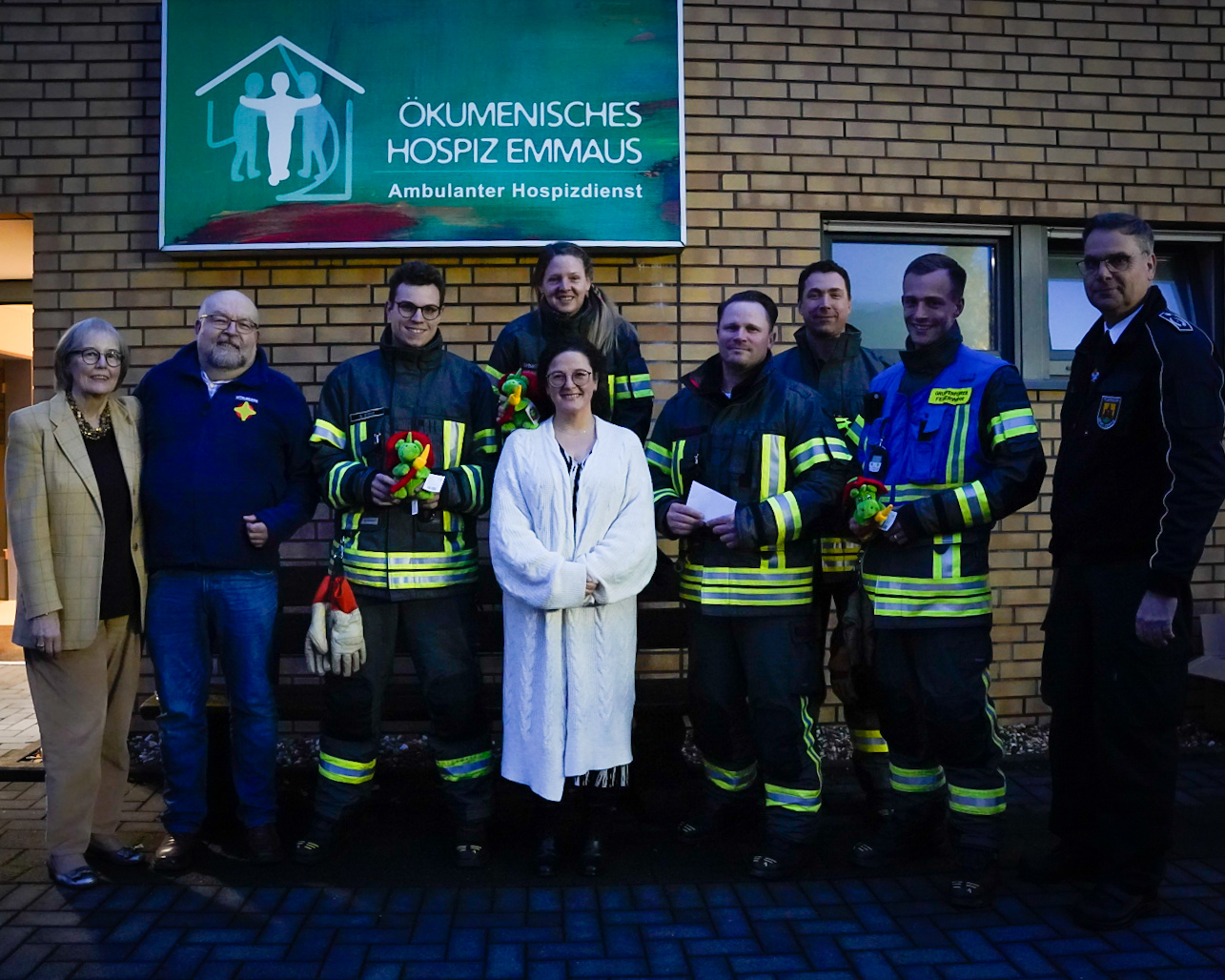 Gevelsberg: Feuerwehr und Rettungsdienst spenden für Kinderhospiz Emmaus e.V. 1 Feuerwehr und Rettungsdienst spenden für Kinderhospiz Emmaus e.V.