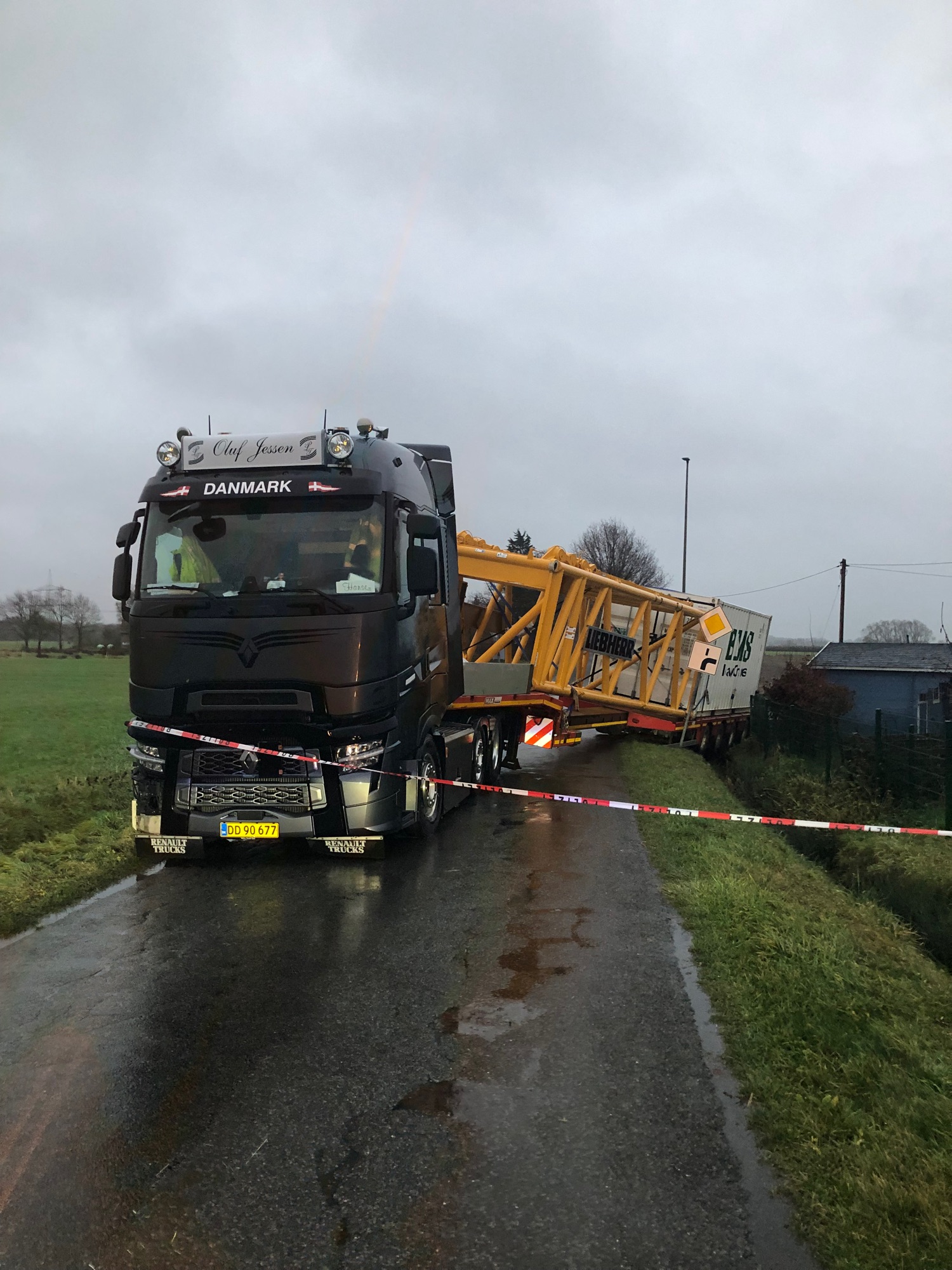 Bild des festgefahrenen LKW