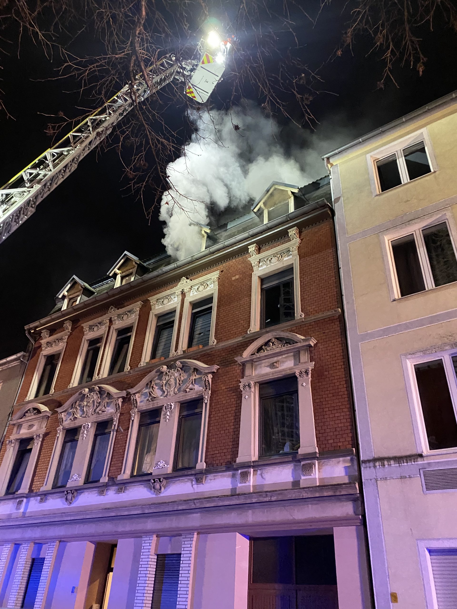 Dortmund: Feuer in einer Dachgeschosswohnung 1 Dortmund: Feuer in einer Dachgeschosswohnung