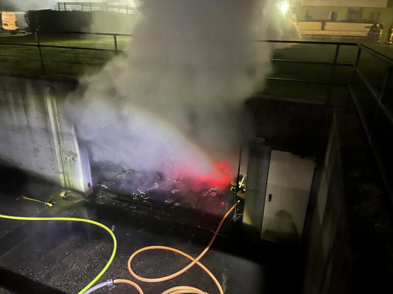 Haan: Brand einer Großgarage