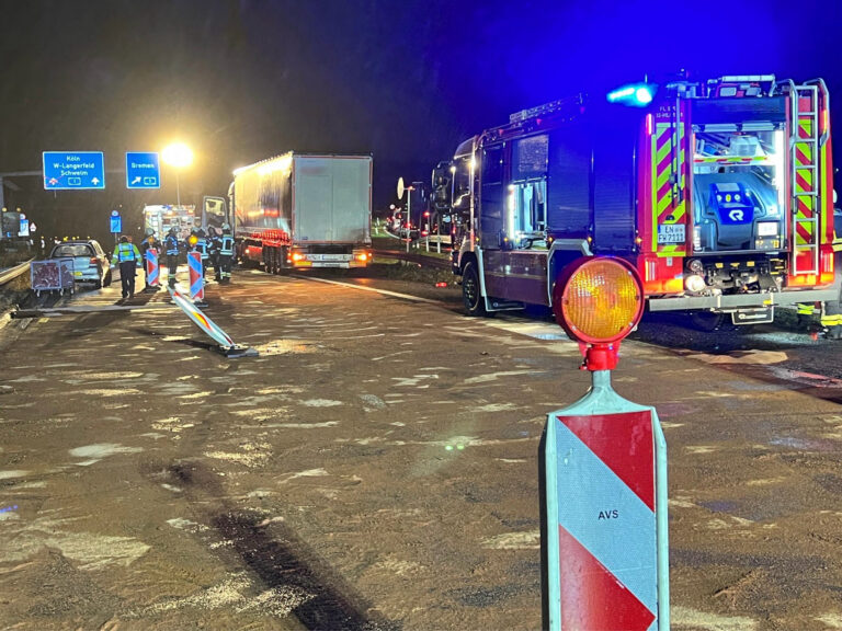 Große Mengen Dieselkraftstoff verunreinigen die A43