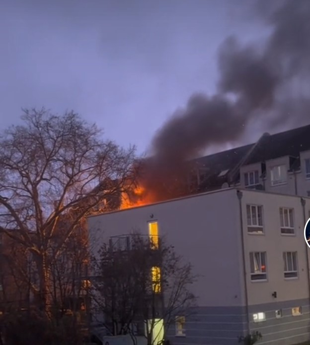 Großbrand auf Düsseldorfer Industriestraße