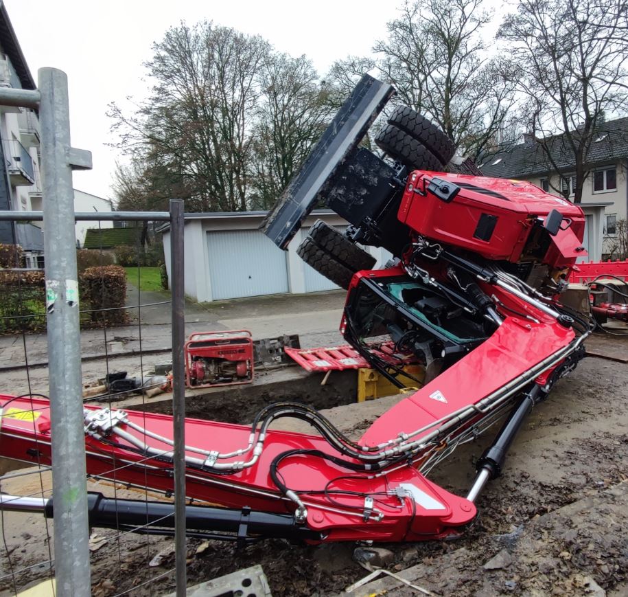 Bagger in Baugrube