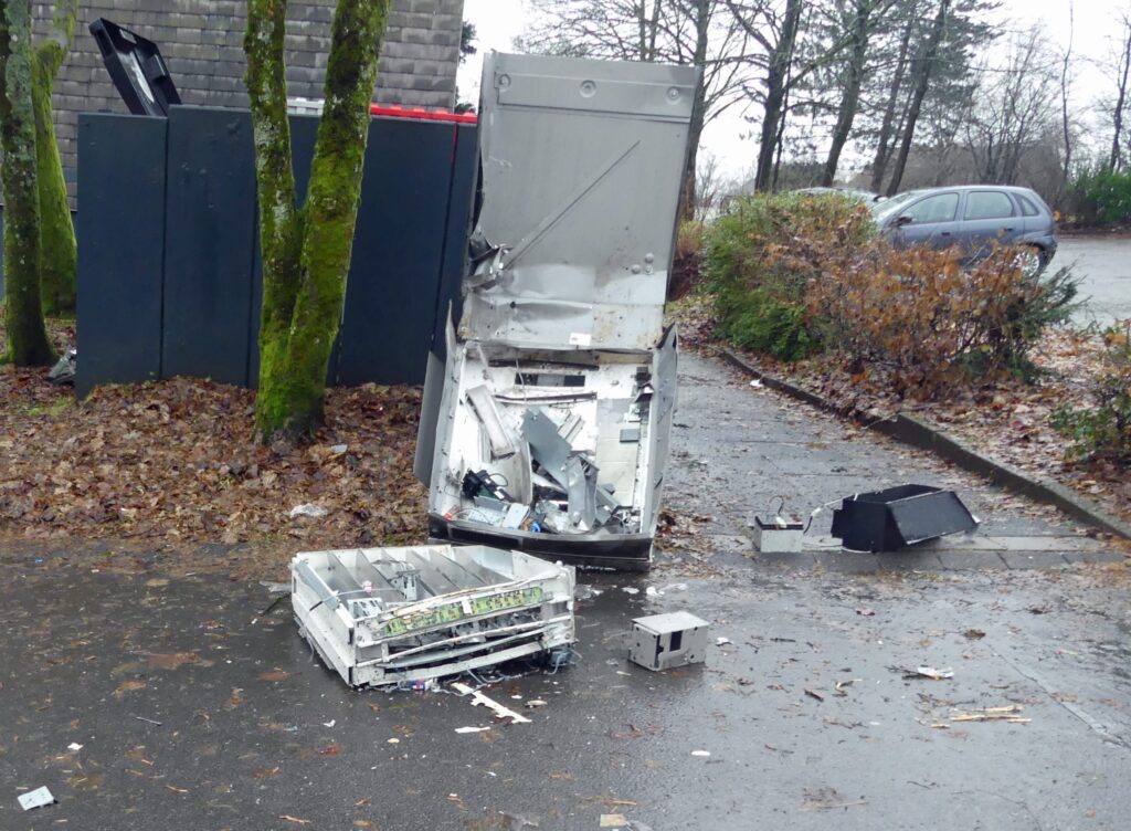 Aufgesprengter Zigarettenautomat