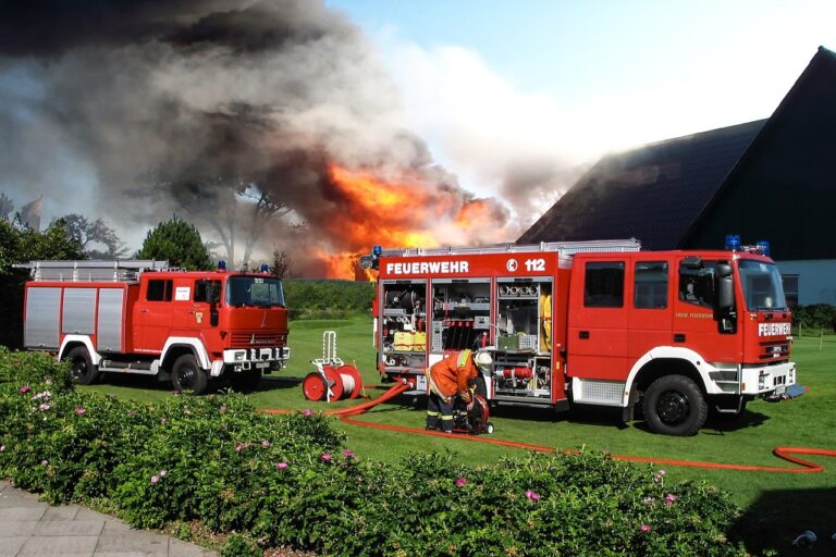 "Die Feuerwehr von Nordrhein-Westfalen: Helden an vorderster Front!"
