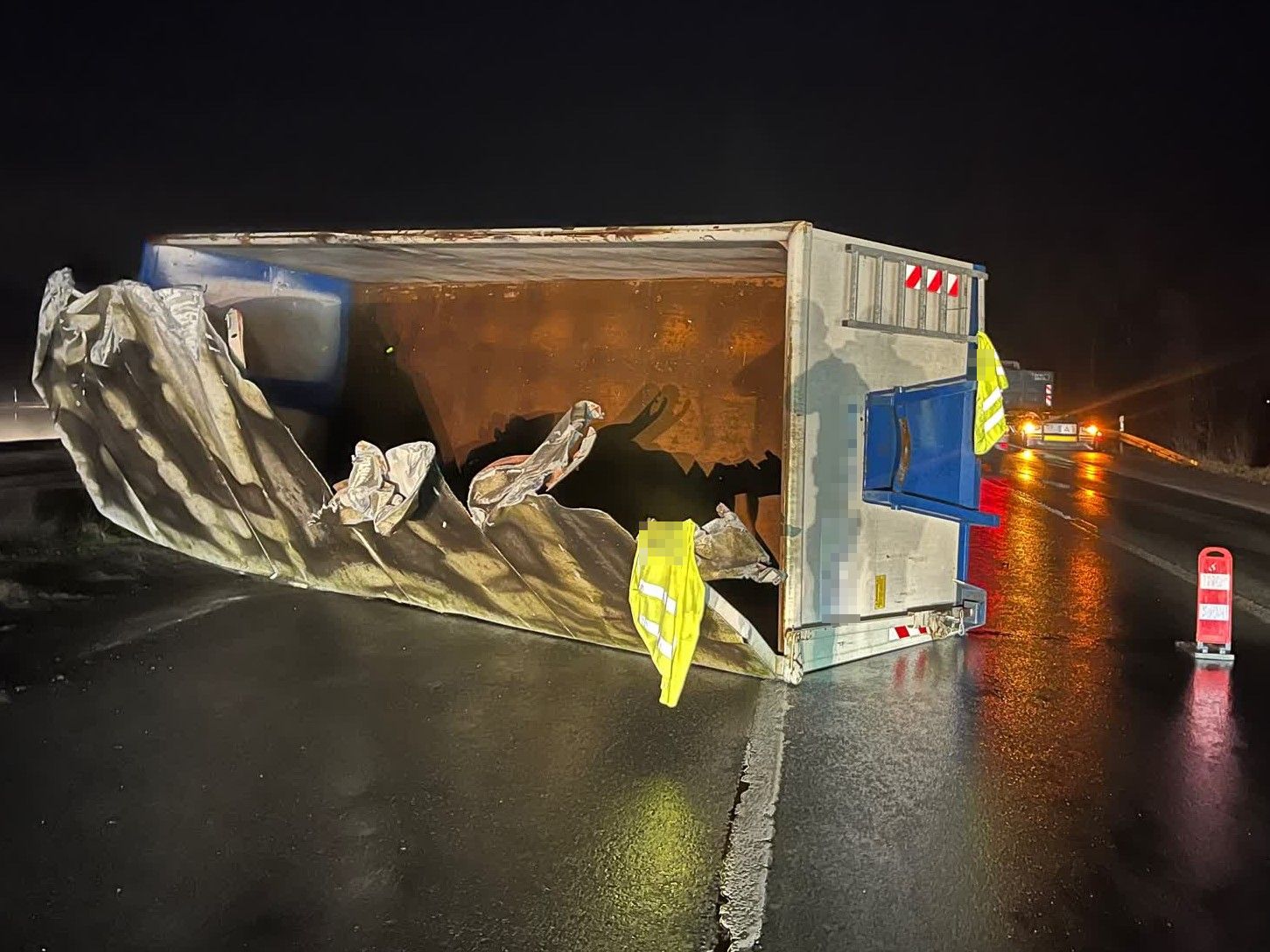 Bielefeld: Muldenkipper bleibt an Autobahnbrücke hängen 1 Top News
