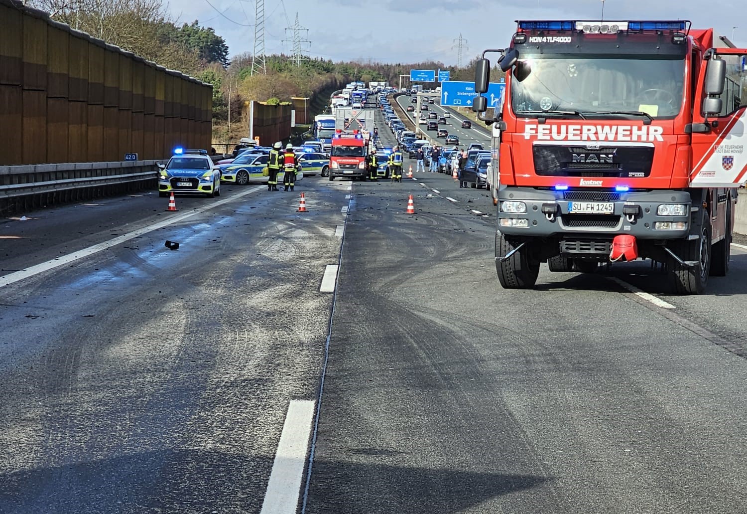 Bad Honnef: Schwerer Verkehrsunfall auf der A3 1 buntes-nrw