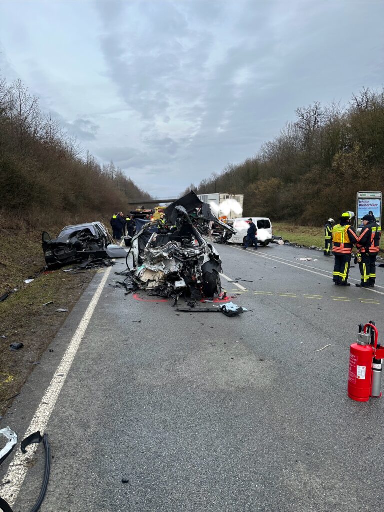 Schwerer Verkehrsunfall auf der B 1