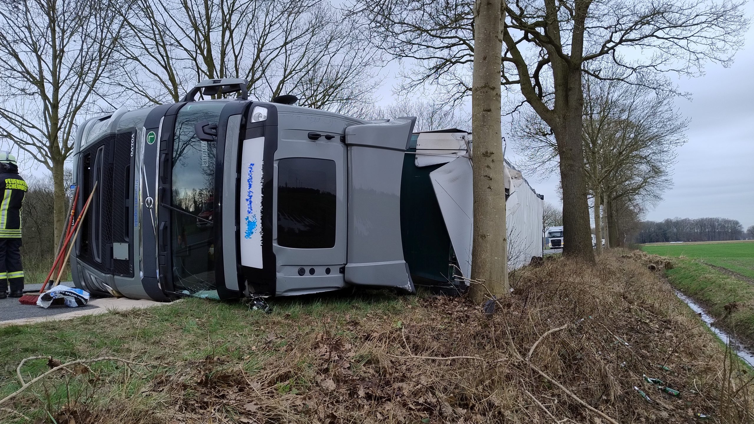 Schermbeck: Lkw Unfall 1 Buntes-NRW