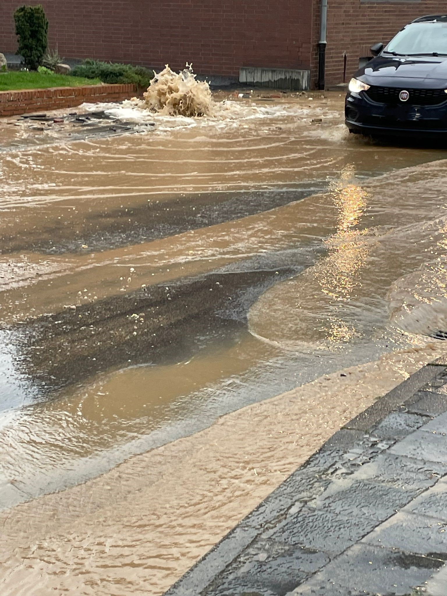 Bergheim: Vollsperrung nach Wasserrohrbruch 1 Aktuelle Nachrichten aus dem Ruhrgebiet