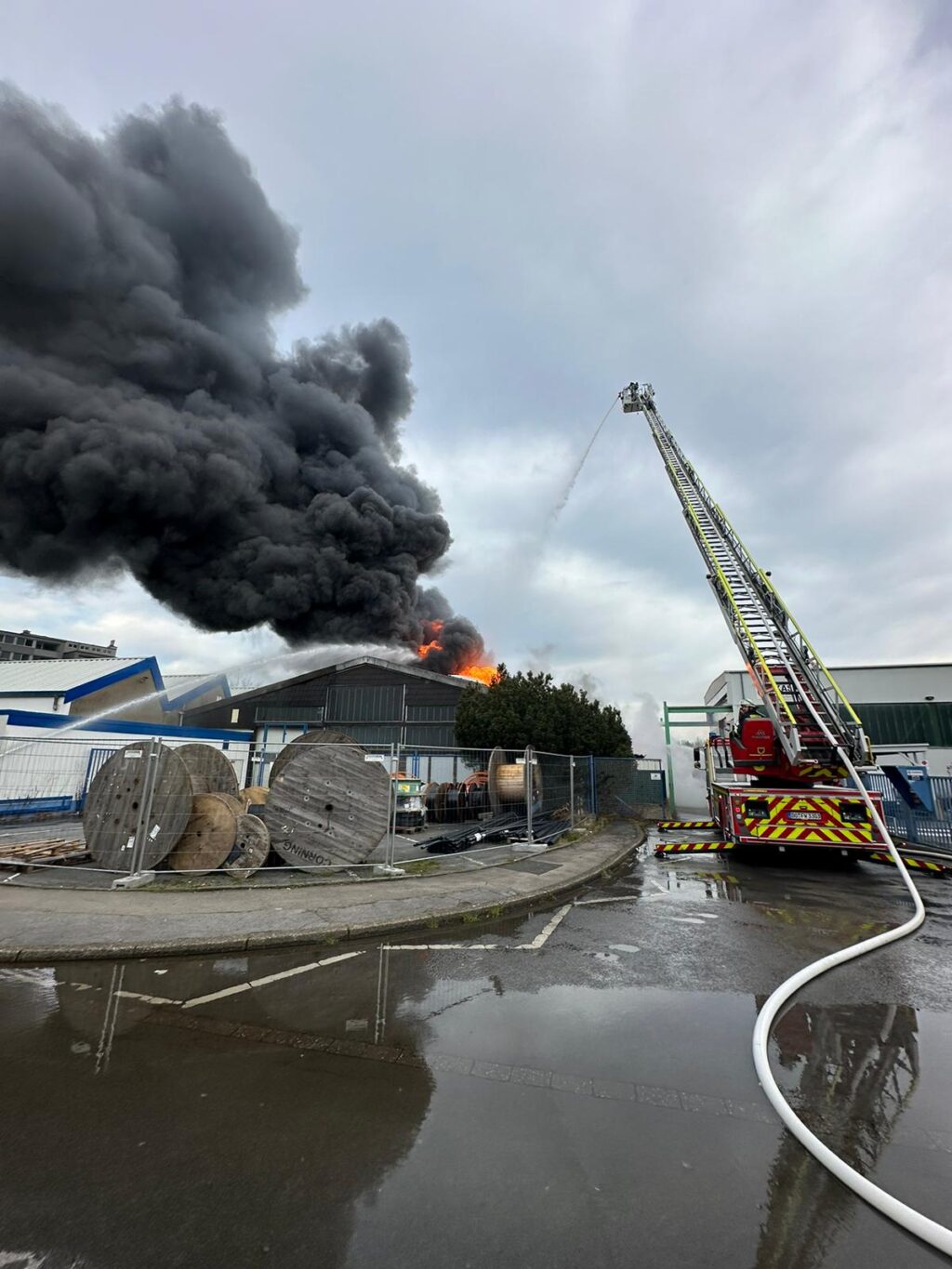 Großbrand am Sonntagmorgen in Dortmund-Aplerbeck