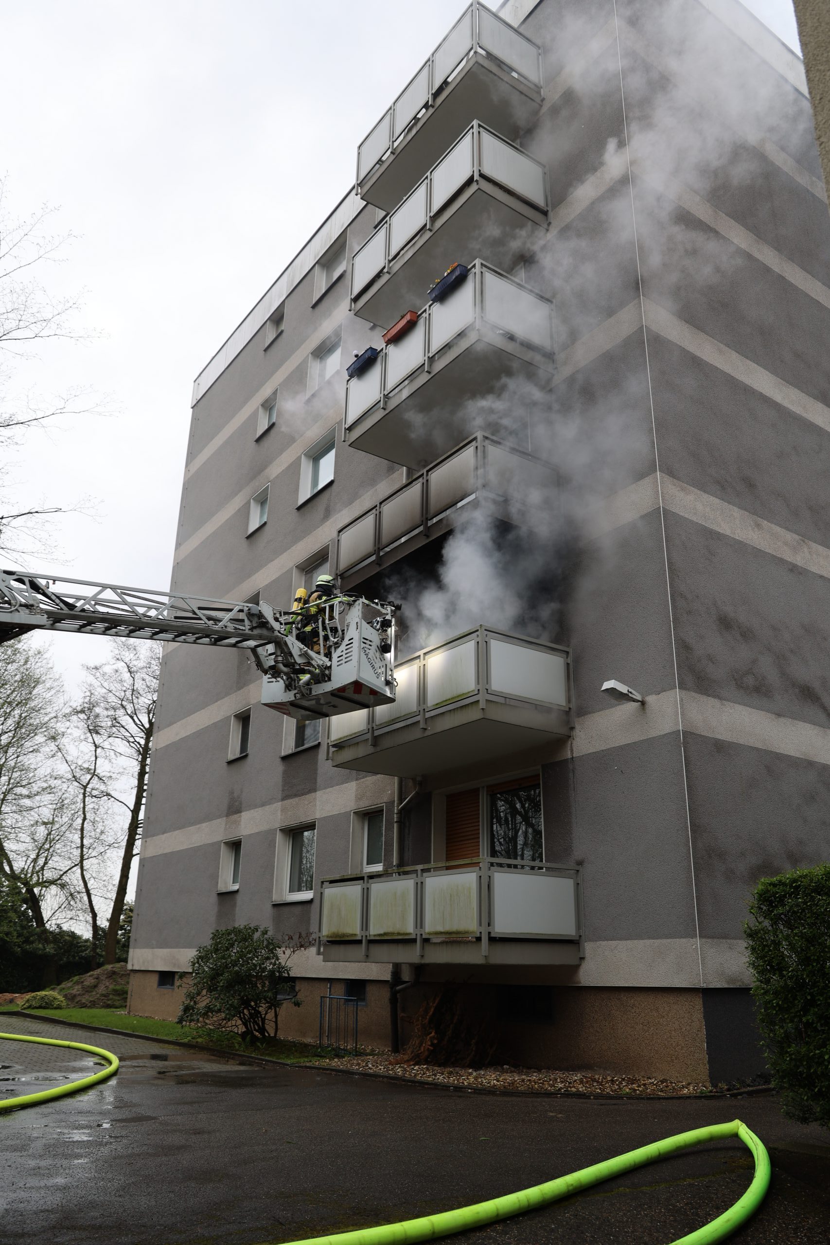 Essen: Balkon steht in Flammen 1 Top News